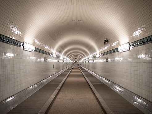 Gang im Alten Elbtunnel Hamburg.