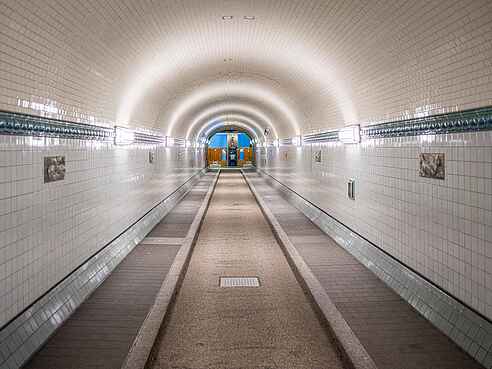 Gang im Alten Elbtunnel Hamburg