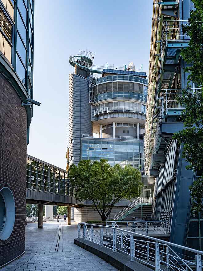 Hamburger Stadtansichten mit DPV Deutscher Pressevertrieb und World Press Photo